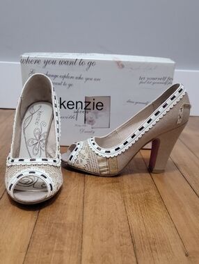 Kenzie Taupe and White with Lace Peep-Toe Heels Sz 7.5